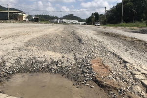 Nghệ An: Người dân bất an với tuyến đường gần 300 tỷ chưa bàn giao đã hư hỏng?