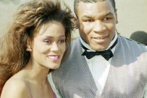 Huyền thoại quyền anh Mike Tyson từng bắt gặp vợ ngủ với Brad Pitt