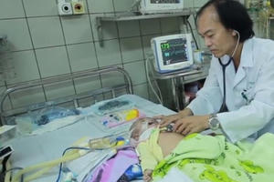 Cha mẹ cần làm gì khi trẻ bị rối loạn tiêu hóa ngày Tết?