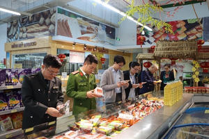 Bộ Y tế yêu cầu siết chặt kiểm tra an toàn thực phẩm dịp Tết Bính Ngọ