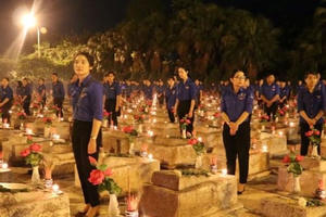 Tuổi trẻ Quảng Bình dâng hương tưởng nhớ các anh hùng liệt sĩ