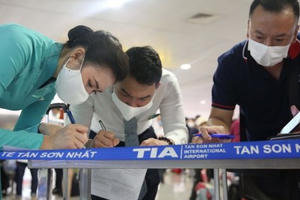 App quản lý tiêm chủng Covid-19 "chậm" cập nhật gây khó khăn di chuyển nội địa, lỗi do đâu?