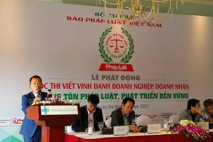 Tôn vinh doanh nghiệp, doanh nhân thượng tôn pháp luật, phát triển bền vững