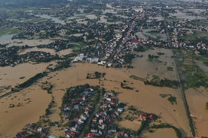 Ảnh hưởng bởi ngập lụt, hơn 3.000 hộ dân ở Hà Nội vẫn "chìm" trong nước Ảnh hưởng bởi ngập lụt, hơn 3.000 hộ dân ở Hà Nội vẫn "chìm" trong nước