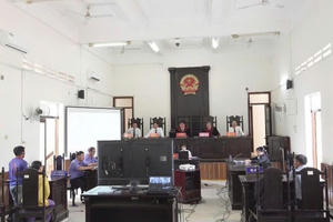 Lên mạng làm 06 sổ đỏ giả để lừa đảo chiếm đoạt tài sản