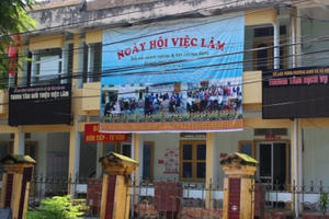 Vụ “chia chác” tiền lương ở Lào Cai: Bị cắt thu nhập vì "cung cấp thông tin cho báo chí"? Vụ “chia chác” tiền lương ở Lào Cai: Bị cắt thu nhập vì "cung cấp thông tin cho báo chí"?