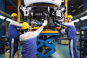 Bộ Công thương ủng hộ giảm 50% lệ phí trước bạ ôtô