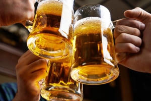 Chỉ bán rượu bia buổi trưa và chiều tối?