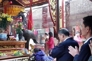 Tạm đình chỉ 7 cán bộ, lãnh đạo kho bạc nhà nước TP Nam Định "tung tăng" đi lễ trong giờ hành chính