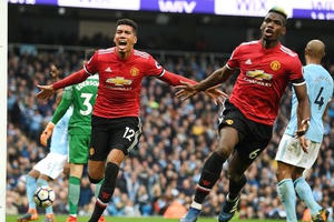Pogba khiến Man City phải lùi ngày đăng quang