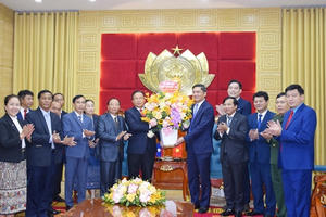 Lãnh đạo tỉnh Khăm Muộn chúc Tết tỉnh Nghệ An