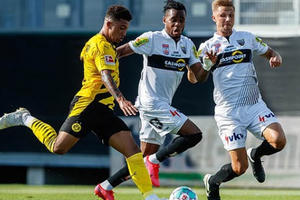 [Clip]: Pha xử lý kỹ thuật của Sancho khiến hậu vệ đối phương tự "va vào nhau"