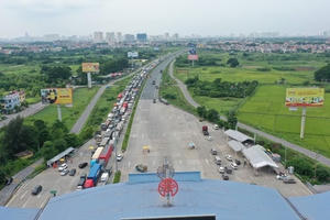 Nhiều xe không thuộc diện ưu tiên vẫn được cấp mã QR qua chốt