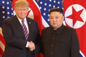 Thời khắc lịch sử Tổng thống Mỹ Donald Trump gặp Nhà lãnh đạo Triều Tiên Kim Jong-un tại Hà Nội Thời khắc lịch sử Tổng thống Mỹ Donald Trump gặp Nhà lãnh đạo Triều Tiên Kim Jong-un tại Hà Nội
