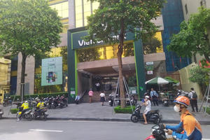 Các ngân hàng chuyển sang bán vàng trực tuyến, hết cảnh rồng rắn xếp hàng