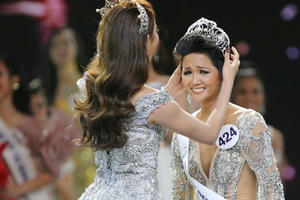 Những phần thi ấn tượng của tân Hoa hậu Hoàn vũ Việt Nam H'Hen Niê trong đêm Chung kết