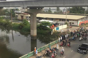 Thi thể nam thanh niên nổi lềnh bềnh sau hai ngày nhảy cầu tự tử