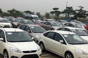 Ôtô nhập khẩu nguyên chiếc chùng xuống sau một tuần sôi động