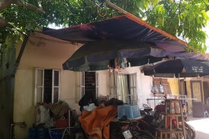 Cấp phép xây dựng nhà ở riêng lẻ ngoài đê sông Hồng: Cần sớm có hướng dẫn cụ thể Cấp phép xây dựng nhà ở riêng lẻ ngoài đê sông Hồng: Cần sớm có hướng dẫn cụ thể