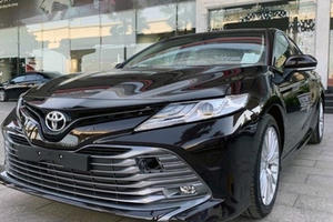 Toyota Camry, Kia Sedona giảm giá sâu, "dọn kho" chờ phiên bản mới