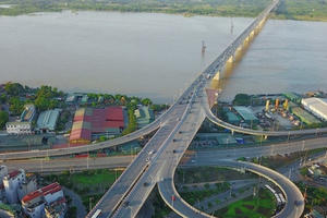 Giấc mơ thành phố hai bên sông Hồng: Bao giờ?