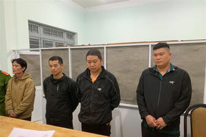 Bắt tạm giam 4 đối tượng sản xuất hàng nghìn tấn giá đỗ ngâm chất cấm