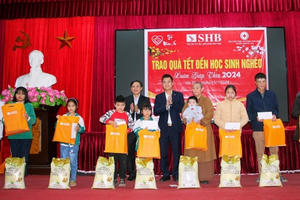 SHB mang Tết ấm đến với trẻ em nghèo vượt khó tỉnh Thái Bình