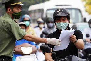 Sau hai ngày ban hành, Hà Nội bỏ yêu cầu người dân phải có 'lịch trực, lịch làm việc' Sau hai ngày ban hành, Hà Nội bỏ yêu cầu người dân phải có 'lịch trực, lịch làm việc'