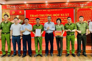 Khen thưởng đột xuất Công an Thành phố Lào Cai