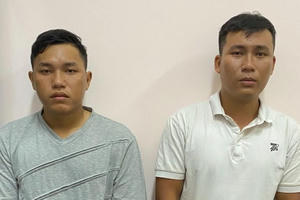 Nợ nần chồng chất, 2 anh em dùng búa cướp tiệm vàng