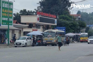 Bài 1 - Xe dù, bến cóc hoạt động "náo nhiệt" tại TP Cao Bằng