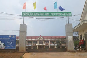 30 học sinh nhập viện nghi do ngộ độc thức ăn