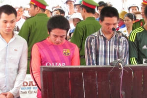 Mời nhầm bạn, đám thanh niên hỗn chiến