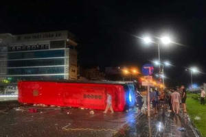 Xe khách Nghệ An gặp tai nạn ở Ninh Bình, ít nhất 4 người tử vong