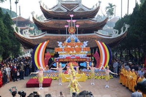 Biển người du xuân, vãn cảnh ngày khai hội chùa Hương