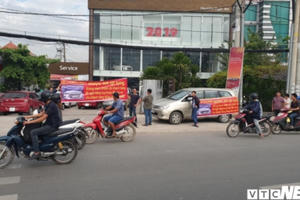 Hyundai Ngọc An bị khách hàng căng băng rôn phản đối: Thông tin mới nhất