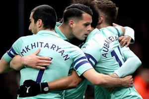 Vượt ải Watford, Arsenal trở lại tốp 4 Premier League