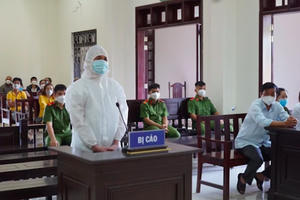 GĐ bị chồng cũ của nhân viên sát hại rồi lột đồ làm nhục, sau đó tự tử bất thành