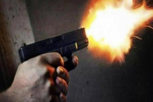 Khẩn trương bắt giữ nhóm người trong xe taxi xả súng, khiến hai người đi đường bị thương