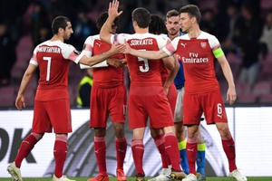 Arsenal & Chelsea dắt tay nhau vào bán kết Europa League