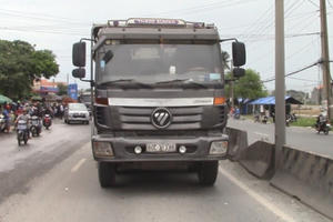 Bình Dương: Nam sinh viên bị xe ben cán tử vong trên đường tới trường