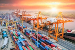 Miễn, giảm nhiều loại phí, lệ phí hàng hải từ tháng 10