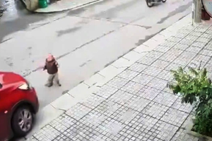 Vụ bé mầm non bị ô tô cán tử vong: Có thể khởi tố hình sự