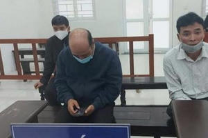 Tuyên án chủ tịch xã để ngoài sổ sách hơn 1 tỷ đồng