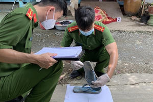 Rúng động: Hàng xóm điên cuồng cầm cây xăm gạo đâm 3 người thương vong