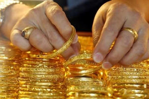 Giá vàng hôm nay 25/3: USD khởi sắc, giá vàng tuột dốc