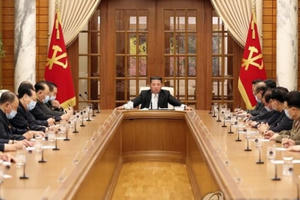 Triều Tiên phát hiện ca mắc COVID-19 đầu tiên, ông Kim Jong-un họp khẩn