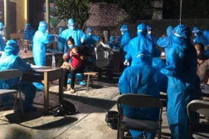 Cho người thuộc diện cách ly về nhà thăm vợ, Chủ tịch xã bị đình chỉ công tác