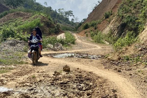 Điện Biên: Người dân khổ sở vì tuyến đường thi công chậm tiến độ