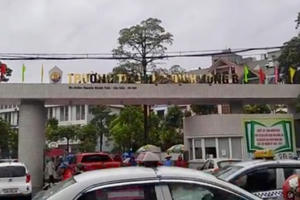 Hà Nội: Học sinh trường tiểu học Dịch Vọng B rơi từ tầng cao chấn thương nặng